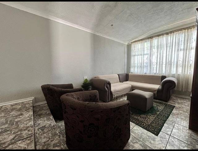 4 BEDROOM HOUSE FOR SALE IN CROWN GARDENS